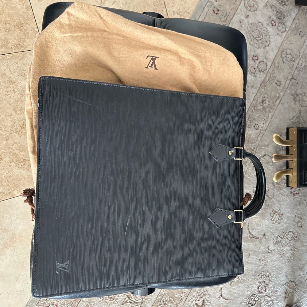 Louis Vuitton Sac Plat in Black